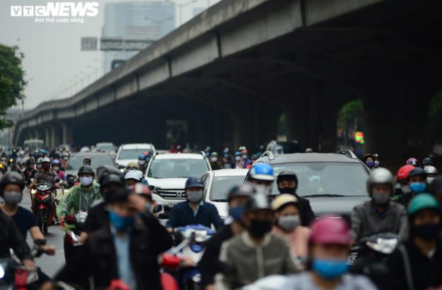 Nới lỏng giãn cách xã hội, đường phố Hà Nội “két cứng” trước ngày nghỉ lễ
