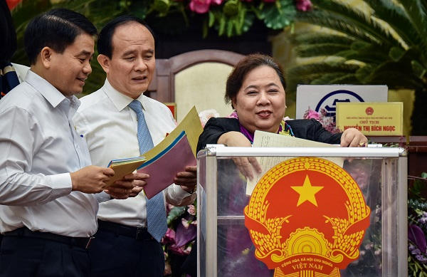 Chủ tịch HĐND TP Nguyễn Thị Bích Ngọc; Chủ tịch UBND TP Nguyễn Đức Chung; Phó Chủ tịch Thường trực HĐND TP Nguyễn Ngọc Tuấn bỏ phiếu sáng 6/12.