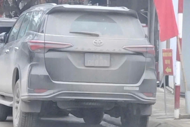 Tài xế ô tô biển xanh bị xử phạt thông qua phản ánh của người dân