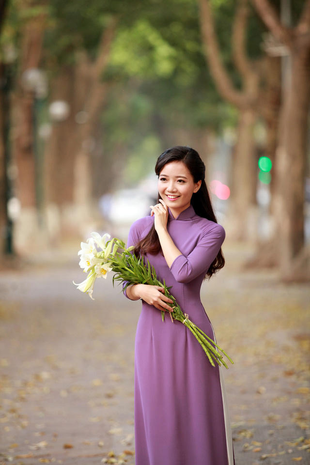 Mới đây, cô giáo Phan Hồng Anh đã đạt giải Nhất Hội thi Cô giáo tài năng, duyên dáng toàn quốc 2017.