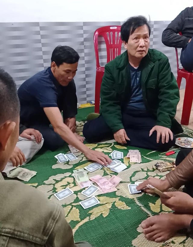 Ông Phạm Đại Dũng giữa chiếu bạc.