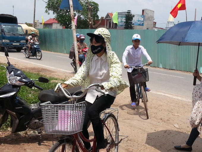 Nhiều thí sinh tự tin đến trường một mình.