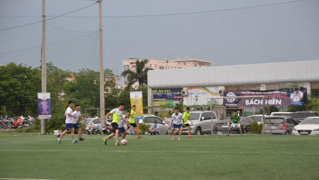 Trận đấu giữa Liên quân Báo chí Vĩnh Phúc tại Hà Nội và đội bóng báo Dân Trí diễn ra với thế trận cân bằng.