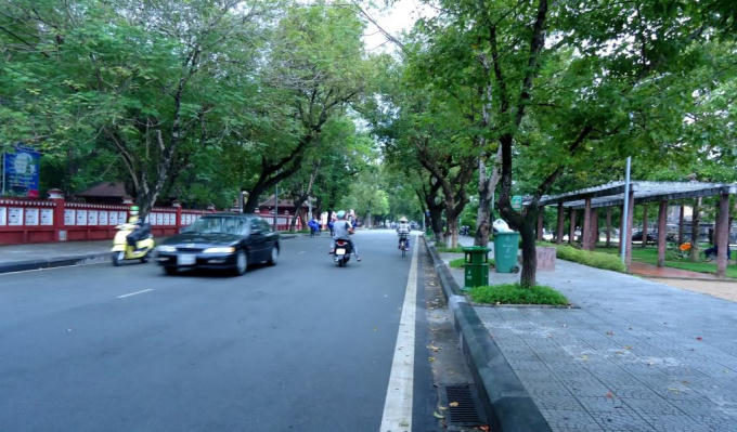 Tuyến đường Lê Lợi, TP Huế hướng đi lên Ga Huế.