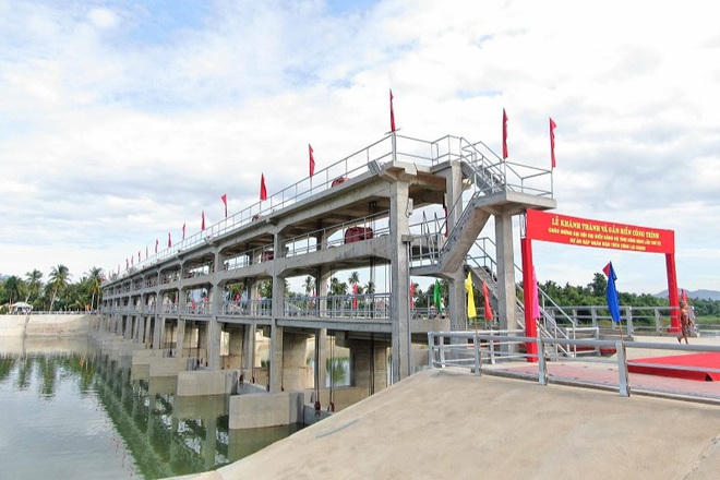 Công trình đập ngăn mặn trên sông Lại Giang (thị xã Hoài Nhơn, tỉnh Bình Định).