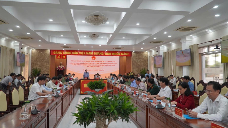 Quang cảnh buổi làm việc.