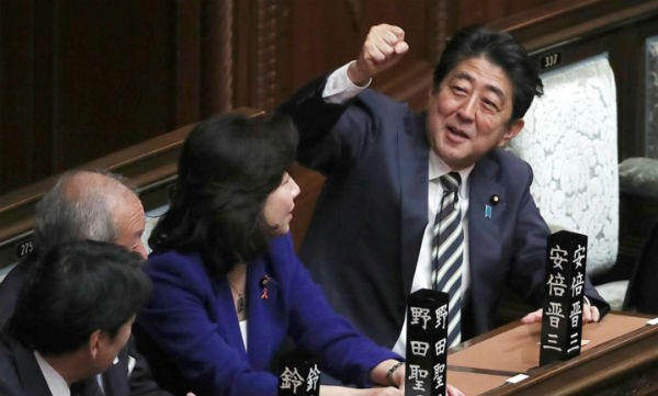 Ông Shinzo Abe ngày 1/11 đã tái đắc cử Thủ tướng Nhật Bản. (Ảnh: AP)