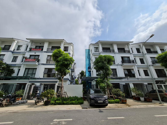 Đến nay công trình thang máy này (mầu xanh) đã đi vào hoạt động.