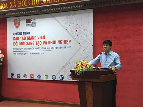 Ông PGS.TS Huỳnh Văn Chương phát biểu khai mạc