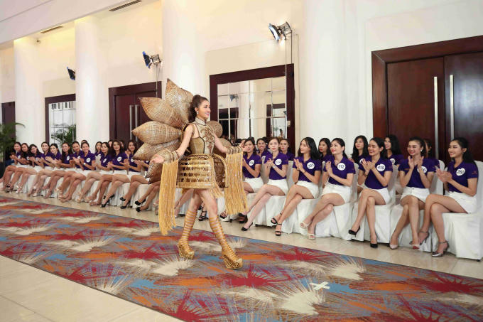 Ngắm nh&igrave;n phần tr&igrave;nh diễn trang phục d&acirc;n tộc trong tập 2 &ldquo;T&ocirc;i l&agrave; Hoa hậu Ho&agrave;n vũ Việt Nam&rdquo;