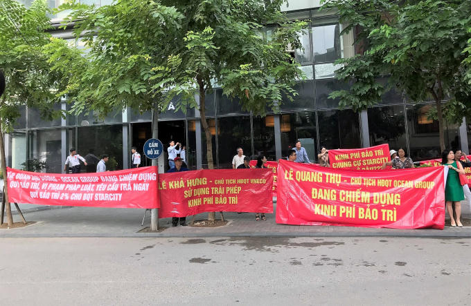 Đây là lần thứ 3 cư dân Star City xuống đường căng băng rôn đòi lại phí bảo trì.