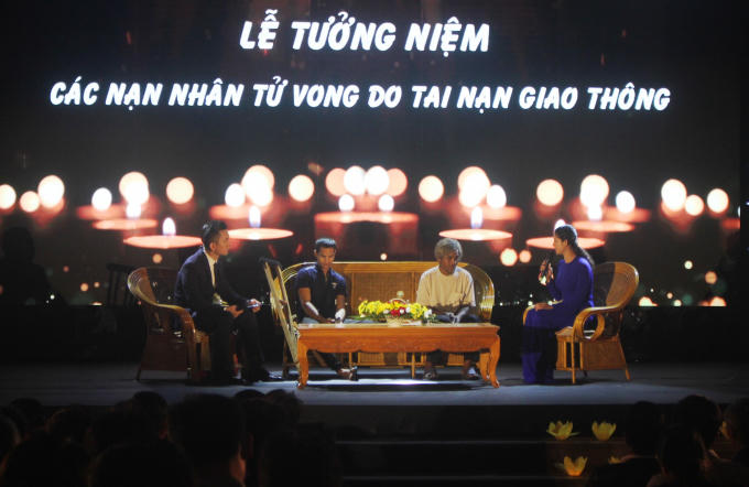 Khách mời lên chia sẻ nỗi đau là những thân nhân của vụ tai nạn thảm khốc tại huyện Chư Sê, Gia Lai.