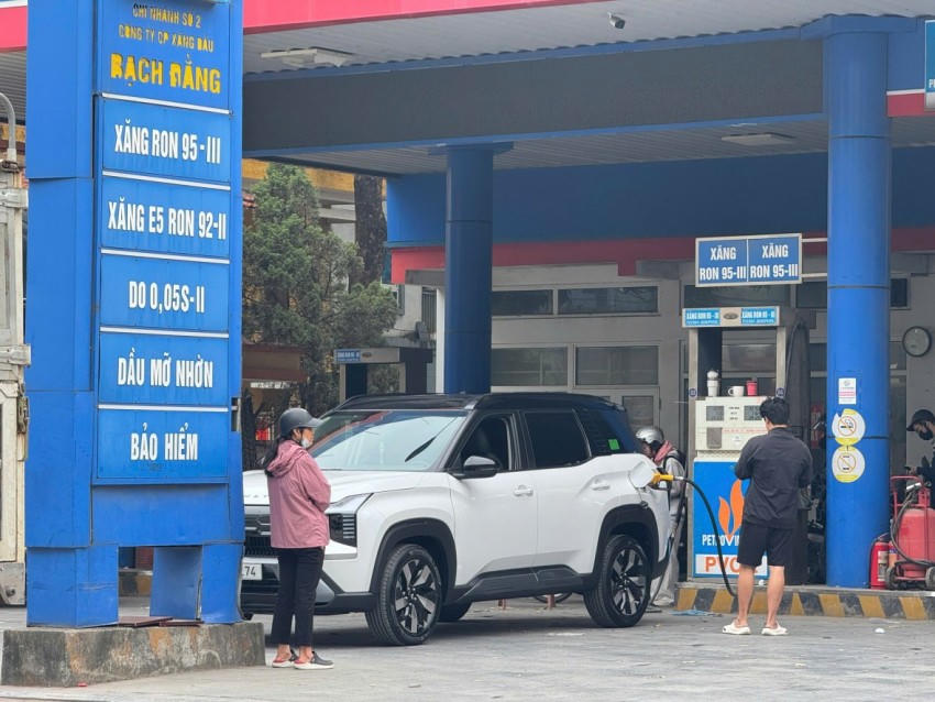 Chi từ 4.000 - 5.000 đồng từ quỹ bình ổn cho mỗi lít xăng dầu.