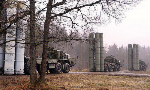 Xe bệ phóng thuộc tổ hợp S-300 Nga trong trạng thái triển khai chiến đấu. Ảnh: Sputnik.