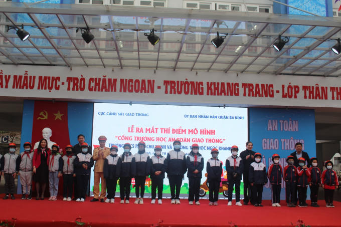 Ra mắt