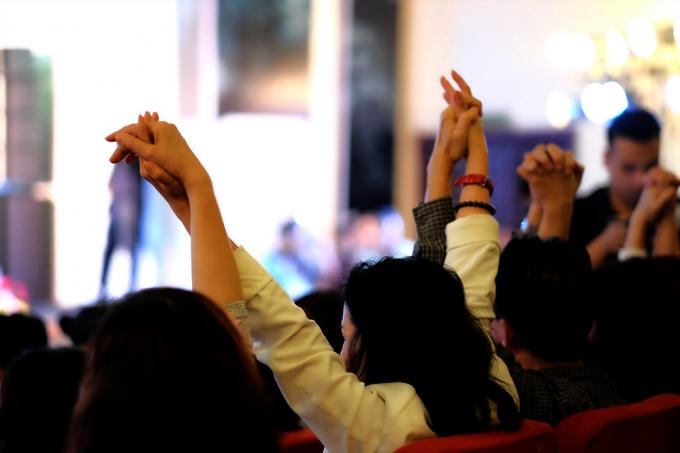 Kh&aacute;nh Ly hết m&igrave;nh trong