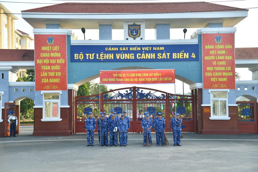 Cán bộ, đoàn viên thanh niên Bộ Tư lệnh Vùng Cảnh sát biển 4 chúc mừng thành công Đại hội đại biểu toàn quốc lần thứ XIV của Đảng