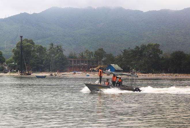 Các lực lượng chức năng tiếp tục tiếp cận kiểm tra hệ thống đường ống dẫn dầu