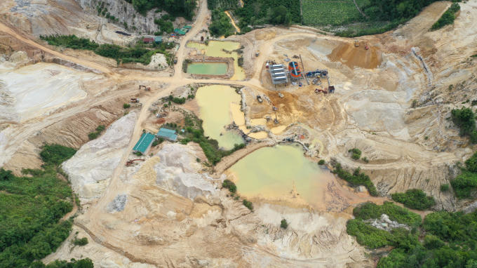 Do giá trị kinh tế cao, khu vực Bảo Lâm, Bảo Lộc trở thành điểm nóng của nạn khai thác cao lanh. Ở đây, việc tranh giành khai thác diễn ra thường xuyên khiến tình hình an ninh trật tự phức tạp.