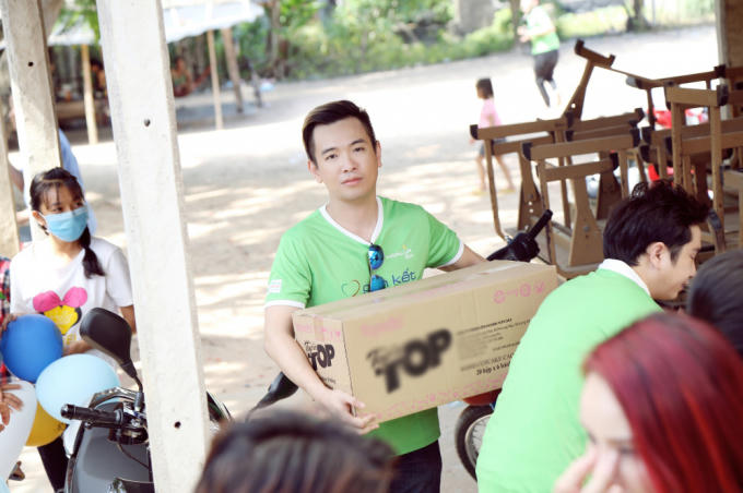 Sau thời gian ở ẩn, Việt Quang trở lại với “Gắn kết yêu thương”