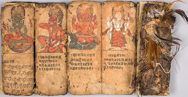 Cuốn sách dành cho các pháp sư ở Nepal có niên đại từ thế kỷ 18. Cuốn sách này có chứa máu, da và thịt của 5 loài động vật tượng trưng cho 5 giác quan, gồm bò, gà, chó, dê và trâu.