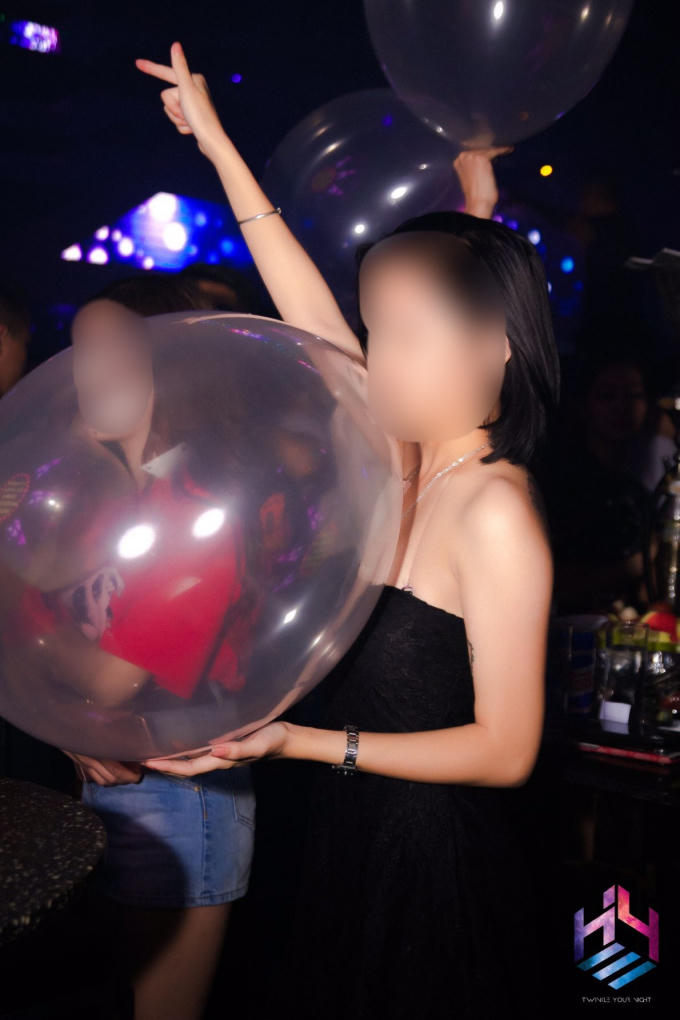 ...quẩy hết minh.