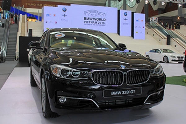 Đặc biệt hơn là có sự xuất hiện của 2 mẫu xe Rolls-Royce cùng phiên bản MINI Convertible và các mẫu mô tô PKL BMW Motorrad.