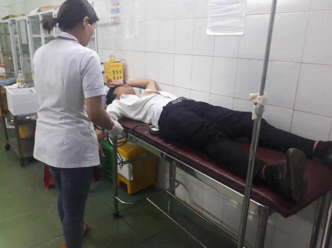 PVTV Trương Thế Hùng đang nằm đều trị tại Bệnh viện Đa khoa Thị xã Buôn Hồ.