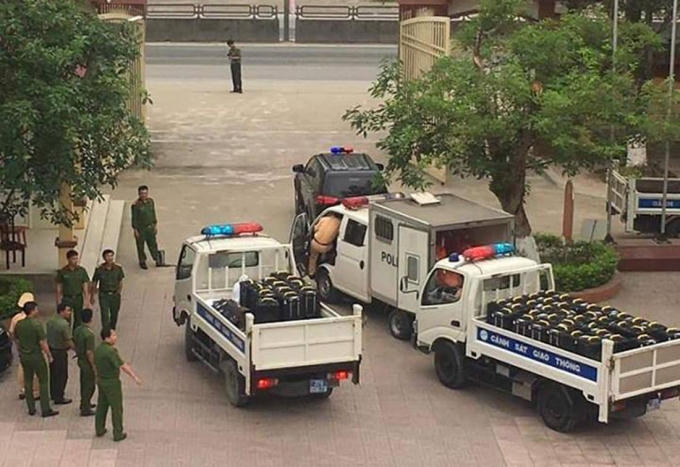 Công an Nghệ An điều động nhiều xe Cảnh sát giao thông chở tang vật vụ án ma túy