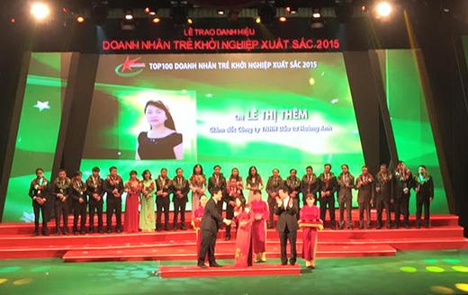 Doanh nhân Lê Thị Thêm là 1 trong 100 doanh nhân trẻ khởi nghiệp xuất sắc năm 2015.