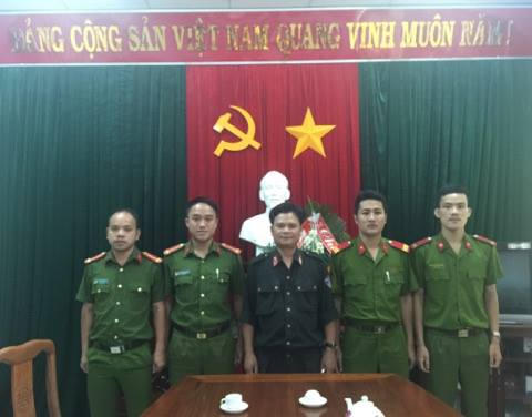 Những hành động dũng cảm của các chiến sĩ Phòng cảnh sát Cơ động Công an tỉnh Thừa Thiên Huế để lại một hình ảnh đẹp của người chiến sĩ Công an trong quần chúng nhân dân.