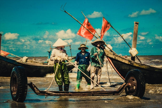 Niềm vui khi mỗi lần trở về bờ sẽ có thật nhiều tôm, cá.