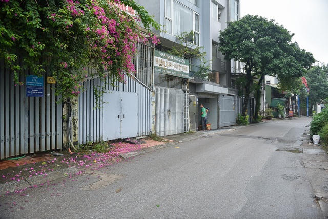 Khoảng 20-30 năm về trước - thời điểm hoàng kim, con phố này có khoảng 50 nhà hàng mọc lên san sát nhau. Cứ mỗi buổi chiều, thực khách từ khắp nơi đổ về tấp nập ăn nhậu suốt ngày đêm. 