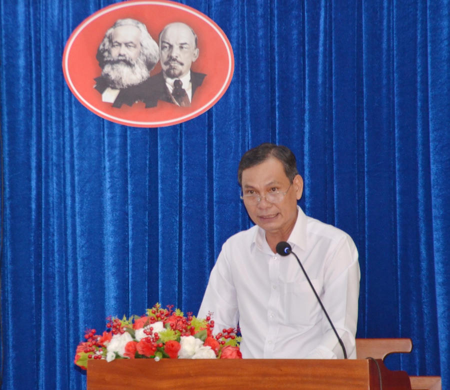 Ông Đoàn Quốc Nhất – Giám đốc Trung tâm Trợ giúp pháp lý Nhà nước tỉnh Cà Mau phát biểu tiếp thu ý kiến chỉ đạo của Giám đốc Sở Tư pháp tỉnh Cà Mau.