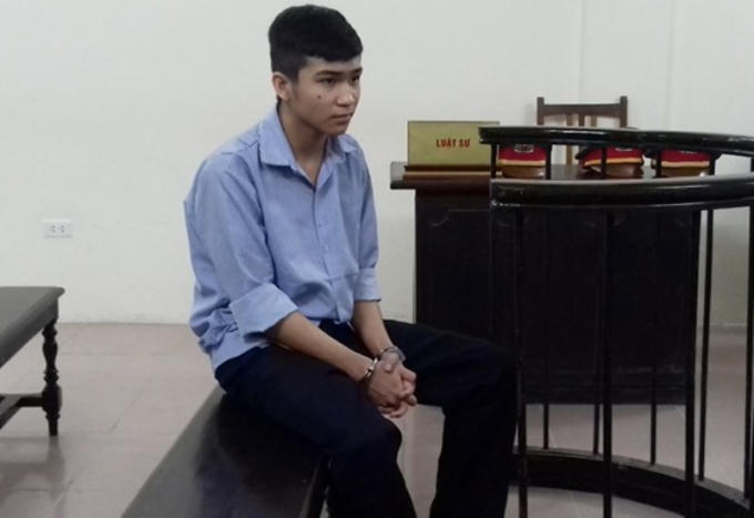 Cường trước vành móng ngựa trong phiên xét xử.