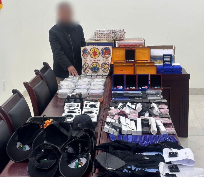 Các thiết bị phục vụ cho việc gian lận trong đánh bạc.