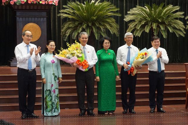 Ông Võ Văn Hoan và Thiếu tướng Ngô Minh Châu được bầu giữ chức Phó Chủ tịch UBND TPHCM nhiệm kỳ 2016-2021