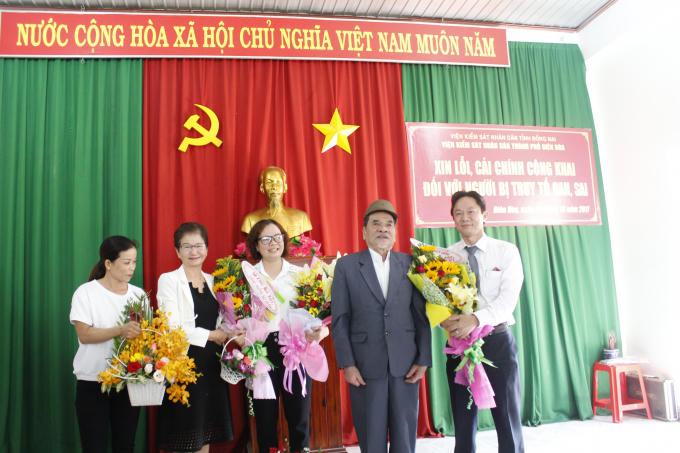 Cùng Luật sư bào chữa và gia đình trong buổi tổ chức xin lỗi công khai