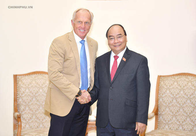 Thủ tướng Nguyễn Xuân Phúc tiếp ông Greg Norman, Đại sứ du lịch Việt Nam. Ảnh: VGP/Quang Hiếu