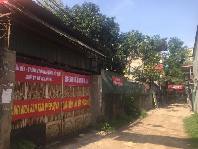 Nhiều băng rôn được người dân tổ 68 phường Tương Mai treo khắp nơi, nhằm phản đối dự án Thịnh Liệt mà LICOGI là chủ đầu tư đang vi phạm luật định.