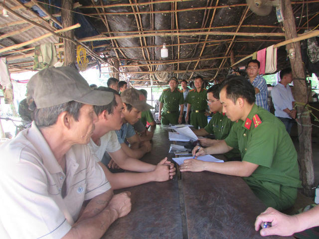 Tiến hành lập biên bản kiểm tra khu vực lán trại