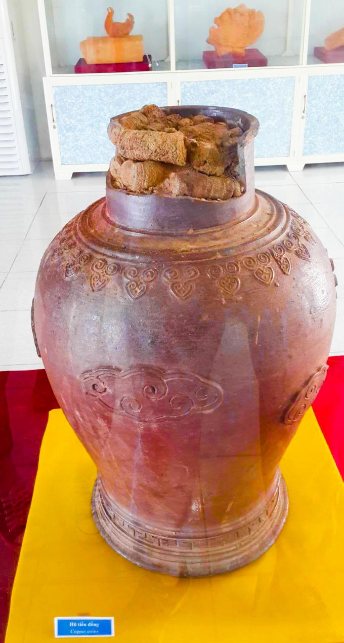 Một cách giữ tiền độc đáo vào thời này. (Ảnh: Đình Ban).