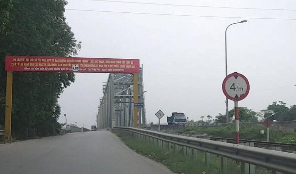 Ph&uacute; Thọ: Lệnh cấm &ocirc; t&ocirc; bị &ldquo;v&ocirc; hiệu&rdquo; tr&ecirc;n cầu Việt Tr&igrave; cũ!