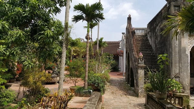 Khuôn viên chùa Mễ Sở. Ảnh: Cao Tuân