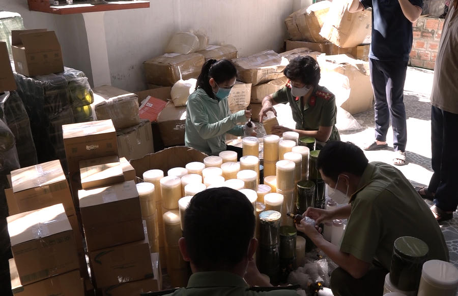 Tất cả số nguyên liệu trên đều không rõ nhãn mác, không có giấy tờ chứng minh nguồn gốc xuất xứ
