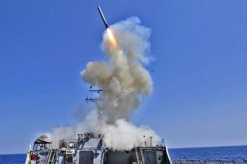 Trong 100 ngày cầm quyền đầu tiên, ông Trump đã ra lệnh không kích căn cứ quân sự của Syria tại tỉnh Homs bằng tên lửa hành trình Tomahawk.