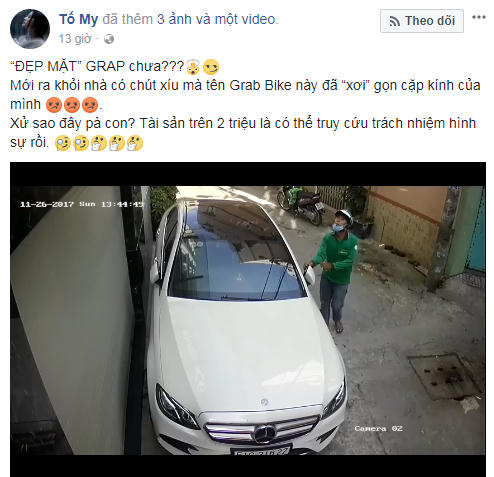 Hình ảnh tài xế mặc đồng phục GrabBike bẻ trộm gương xe ca sĩ Tố My. Ảnh: Cắt từ clip.