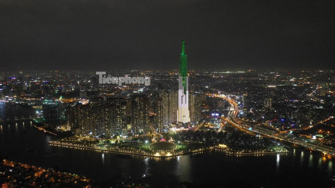 Vinhomes Central Park tọa lạc tại cảng Tân Cảng (quận Bình Thạnh).