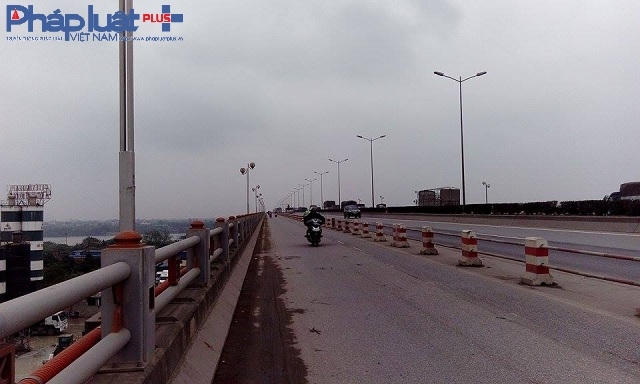 Cầu Thanh Trì hàng ngày có hàng ngàn phương tiện đi qua, nằm ngay trên đầu những quả bom ga nộ thiên
