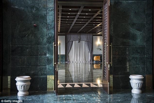 Dinh thự có rất nhiều spa, hồ bơi, phòng tắm và phòng xông hơi kiểu Thổ Nhĩ Kỳ. Ảnh: Getty.